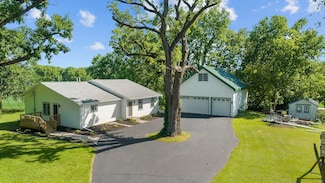 1071 E Honey Creek Rd, Oregon, IL 61061
