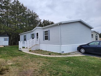 15 Circle Dr, Stonington, CT 06378