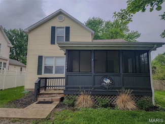 305 S Putnam St, Bunker Hill, IL 62014