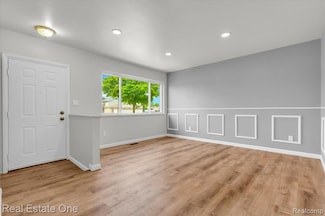 3218 E 14 Mile Rd, Warren, MI 48092