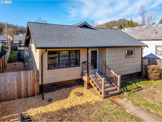 568 NE Nash St, Roseburg, OR 97470