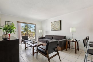 8425 NW 8th St Unit 404, Miami, FL 33126