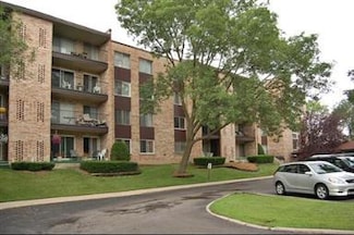 502 W Huntington Commons Rd Unit 145, Mount Prospect, IL 60056