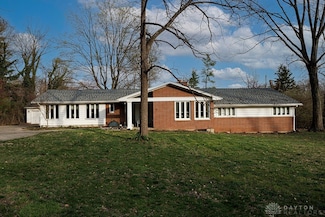 5566 Mad River Rd, Dayton, OH 45459