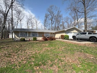 1895 Co Rd 1035n, Fairfield, IL 62837