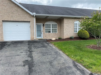 60 David Dr, New Kensington, PA 15068