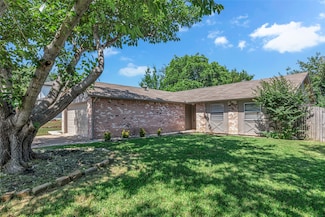 7616 Clover Ln, Watauga, TX 76148