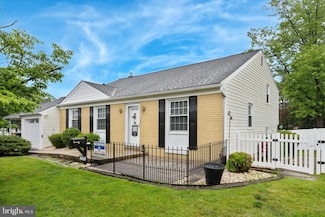 1060 Woodbourne Dr, Southampton, PA 18966