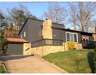 2054 Oakridge Dr, Charleston, WV 25311