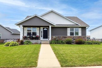 1559 Olde Brandy Ln, Davenport, IA 52807