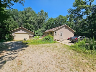 8523 E Shady Ridge, Howard City, MI 49329