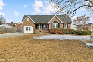 105 Deblyn Ct, Pine Level, NC 27568