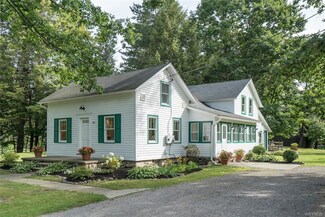 811 Willardshire Rd, Orchard Park, NY 14127