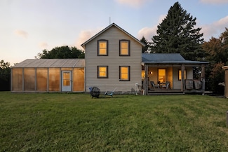 W2809 Jay Rd, Belgium, WI 53004