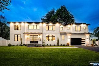 623 Alberta Dr, Paramus, NJ 07652