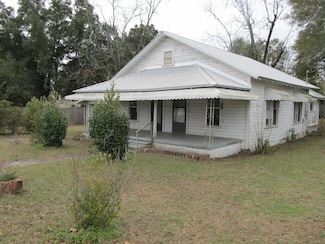 327 Live Oak Ave W, Defuniak Springs, FL 32435