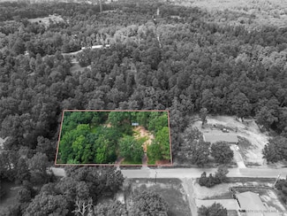 818 W Whatley Rd, Clarksvle Cty, TX 75693