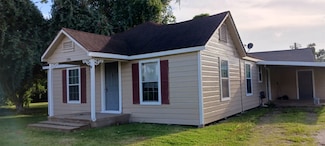 206 S Market St, Brazoria, TX 77422