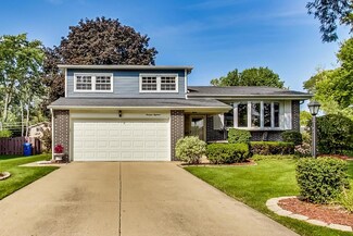 1918 E Pawnee Ln, Mount Prospect, IL 60056