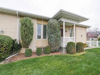 5586 S Brockway St, Salt Lake City, UT 84117