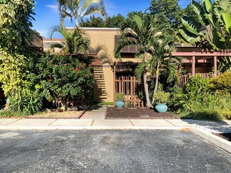 1590 W Golfview Dr, Pembroke Pines, FL 33026