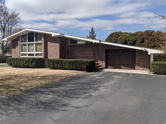 76 W Barrows St, Cumberland, RI 02864