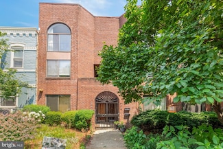 406 15th St SE, Washington, DC 20003