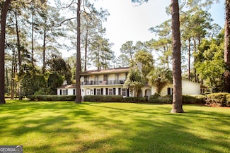 706 Cherokee Cir, Waycross, GA 31501