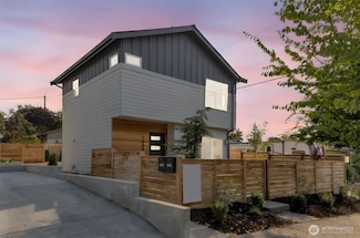 1605 SW Kenyon St, Seattle, WA 98106