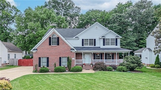 401 Tristen Dr, Yorktown, VA 23693