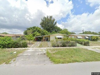 609 S Arnold Ave, Lantana, FL 33462