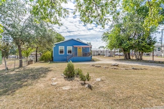 1505 Sycamore St, Bandera, TX 78003
