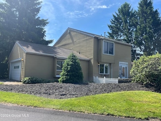 10 Loudonwood E, Albany, NY 12211