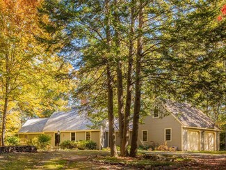 318 Molyneaux Rd, Camden, ME 04843