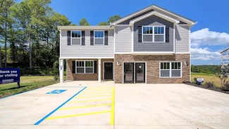 584 Country Oak Dr, Asheville, NC 28804