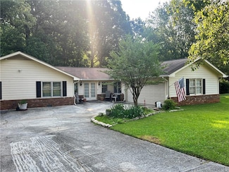 2194 Meadow Dr, Snellville, GA 30078