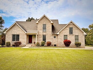 886 Countrywood Dr, Adams, TN 37010