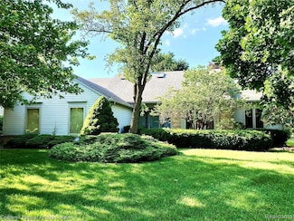 1658 Devonshire Dr, Troy, MI 48098