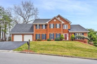 6301 Roselawn Court Dr, Roanoke, VA 24018