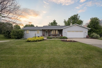 3 Highview Dr, Orangeville, IL 61060