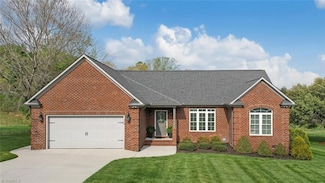 178 E Plantation Cir, Reidsville, NC 27320