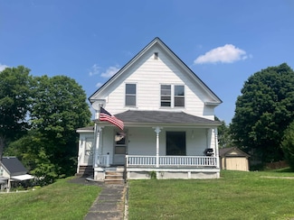 26 Spring St, Hardwick, VT 05843