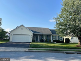 17 Greenbriar Dr, Myerstown, PA 17067