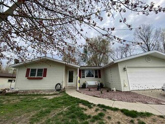 2404 Deerwood Dr, Fort Wayne, IN 46825