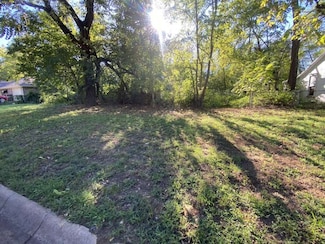 551 11th St NW, Paris, TX 75460