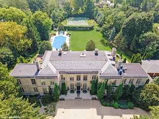 275 Sussex Ln, Lake Forest, IL 60045