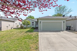 795 Halvorsen St, Medford, OR 97501
