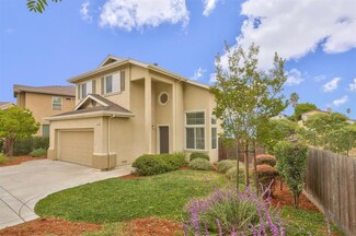 576 Saint George Dr, Salinas, CA 93905