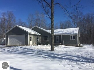 2171 Northwoods Dr, Benzonia, MI 49616