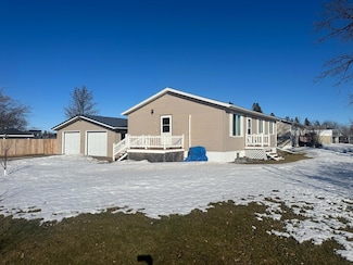 303 Lincoln St SE, Warroad, MN 56763